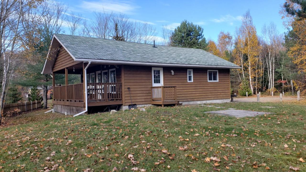 Parkway Cottage Resort And Trading Post Dwight Exterior photo