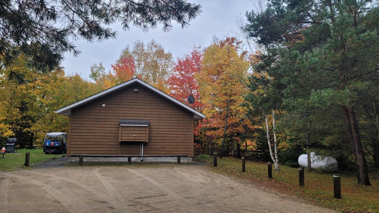 Parkway Cottage Resort And Trading Post Dwight Exterior photo