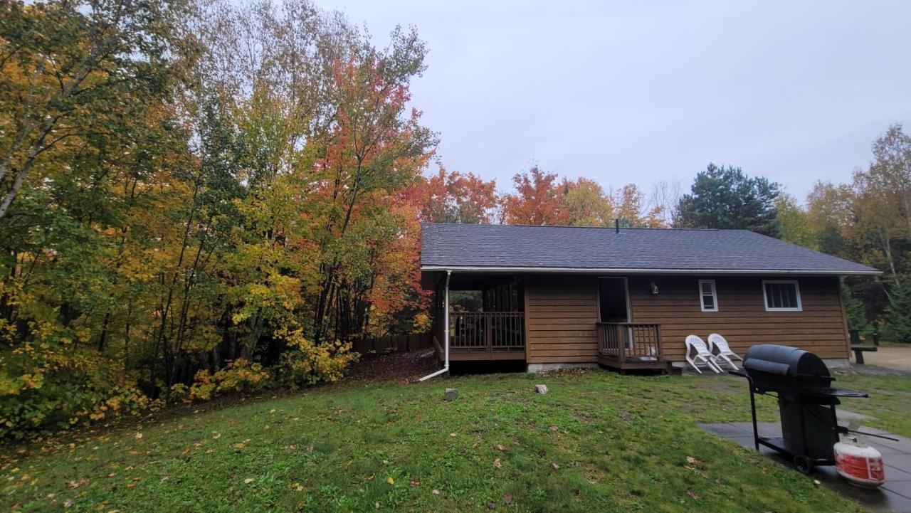 Parkway Cottage Resort And Trading Post Dwight Exterior photo
