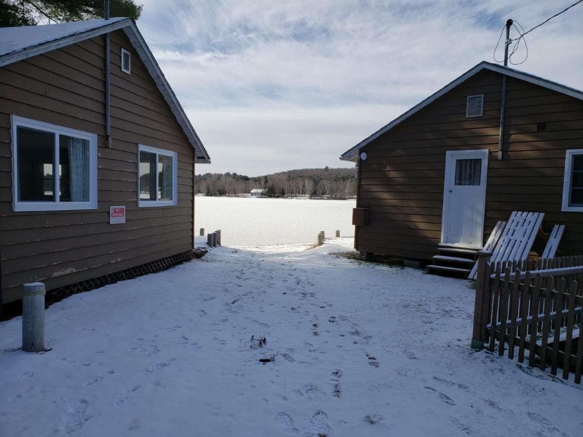 Parkway Cottage Resort And Trading Post Dwight Exterior photo
