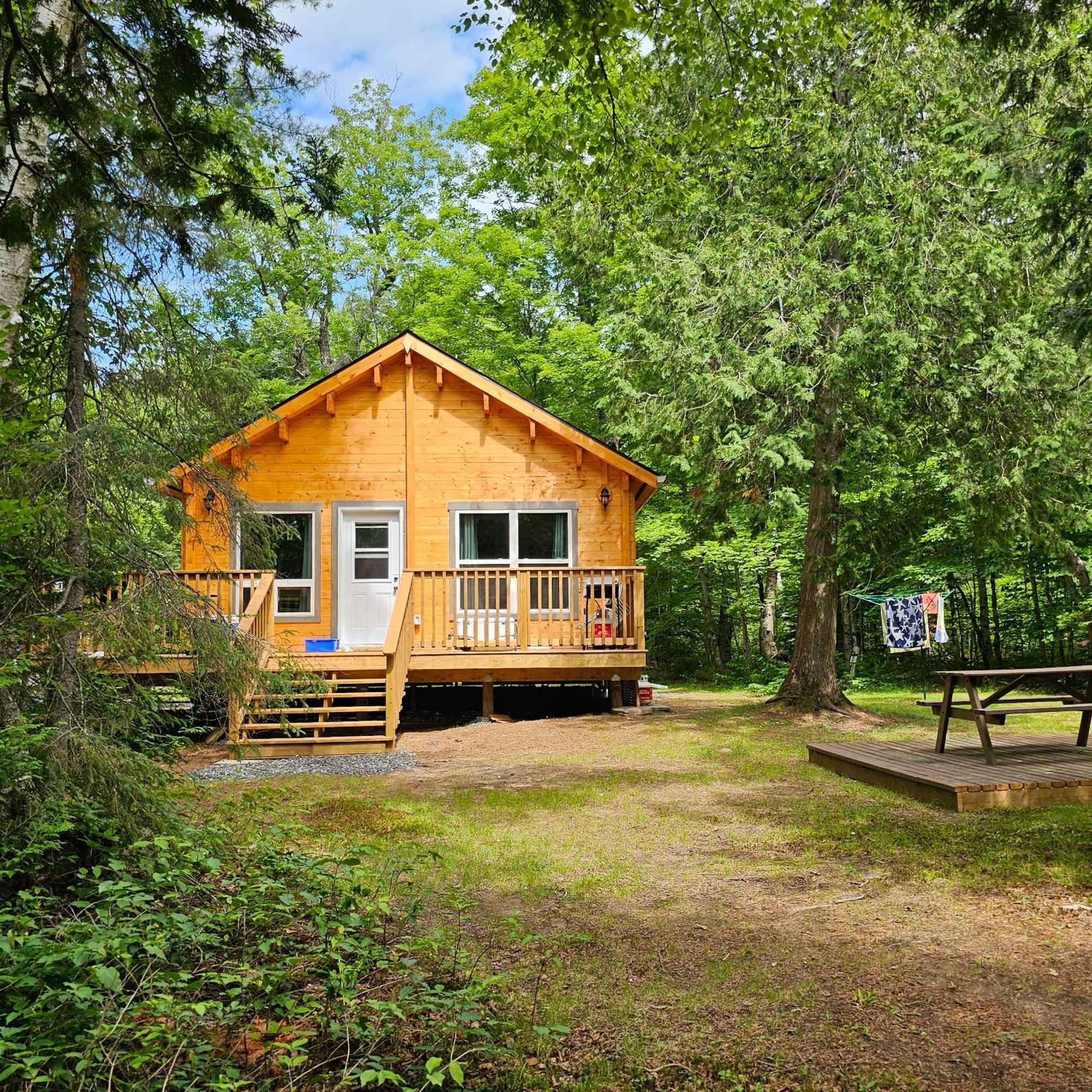 Parkway Cottage Resort And Trading Post Dwight Exterior photo