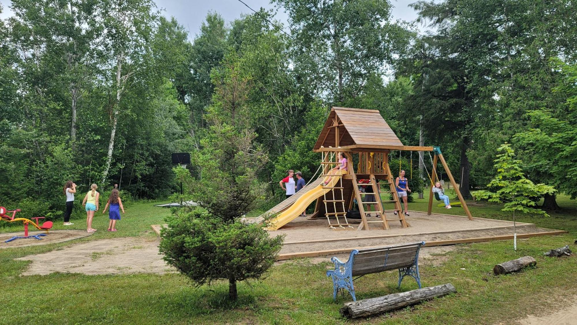 Parkway Cottage Resort And Trading Post Dwight Exterior photo
