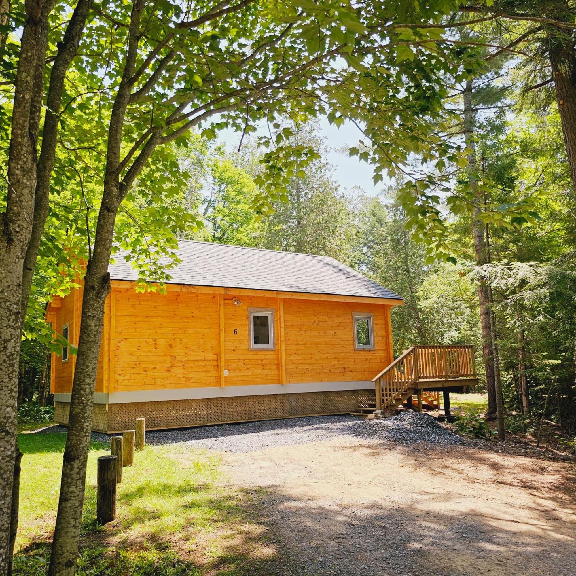 Parkway Cottage Resort And Trading Post Dwight Exterior photo
