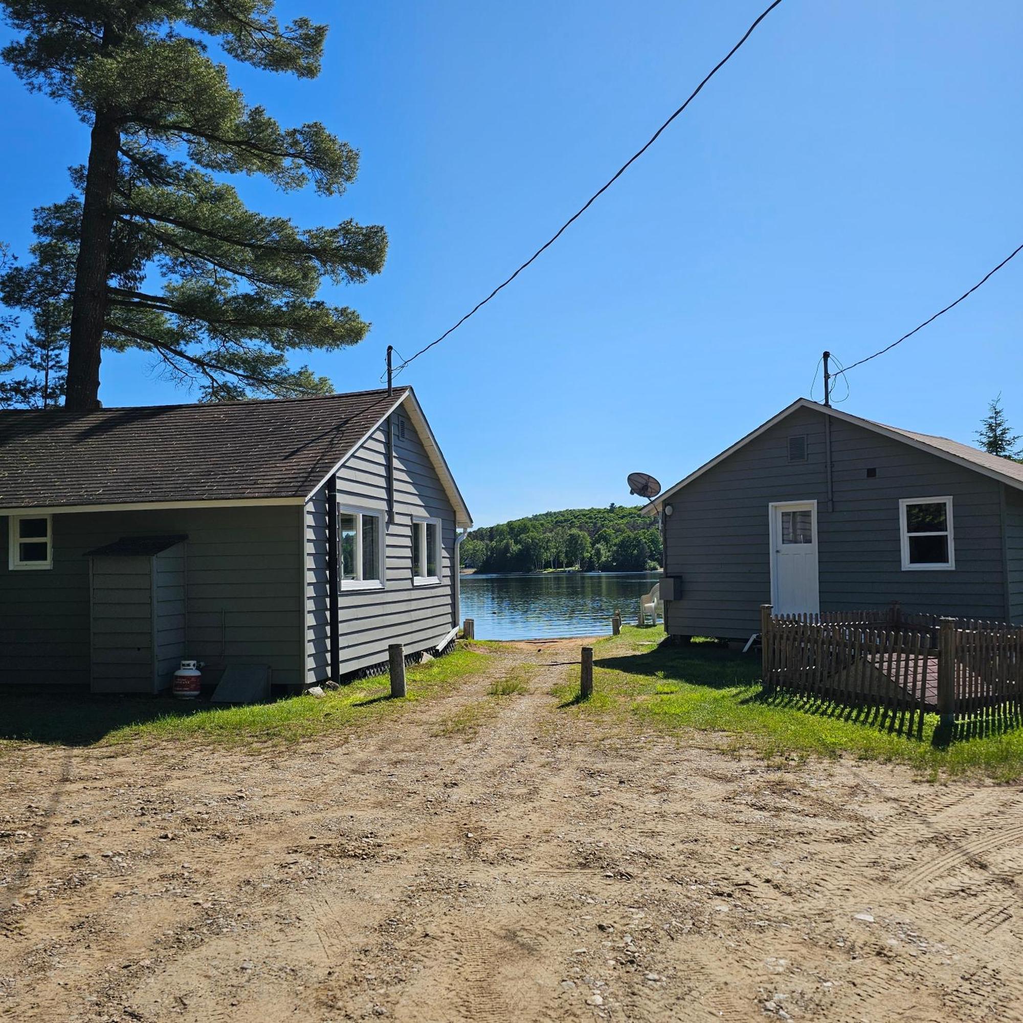 Parkway Cottage Resort And Trading Post Dwight Exterior photo