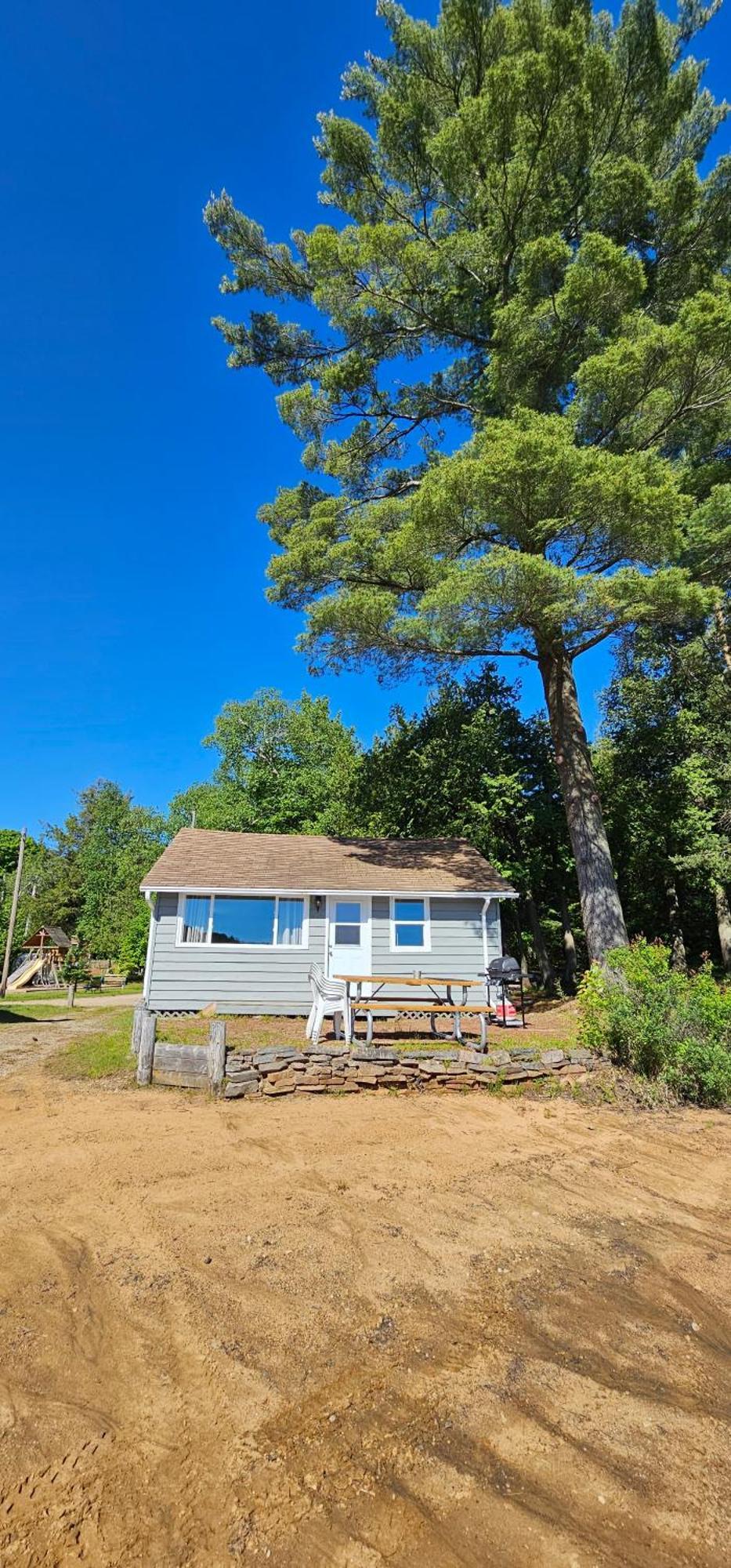 Parkway Cottage Resort And Trading Post Dwight Exterior photo